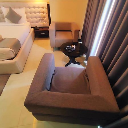 Hotel Papilio Malda Экстерьер фото