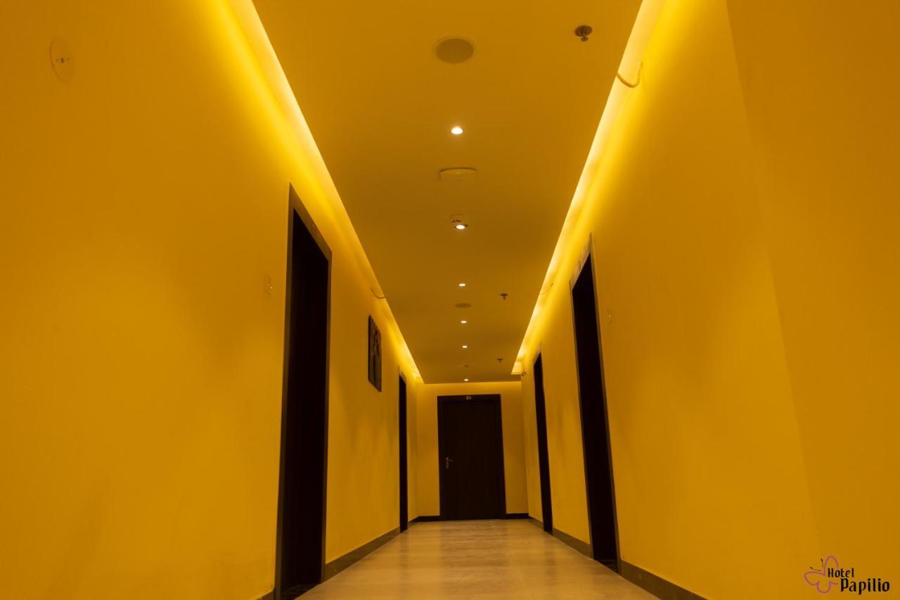 Hotel Papilio Malda Экстерьер фото
