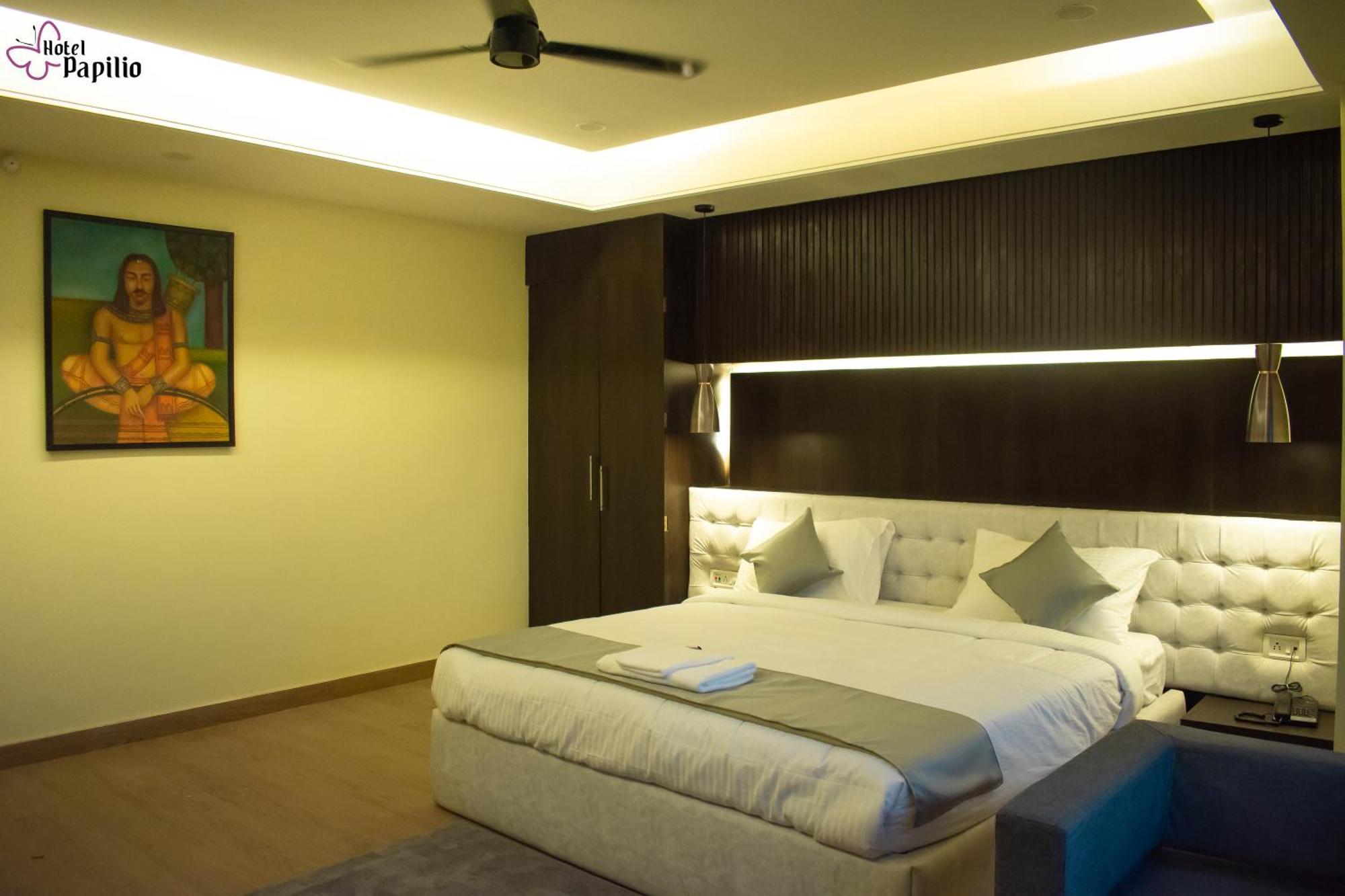 Hotel Papilio Malda Экстерьер фото