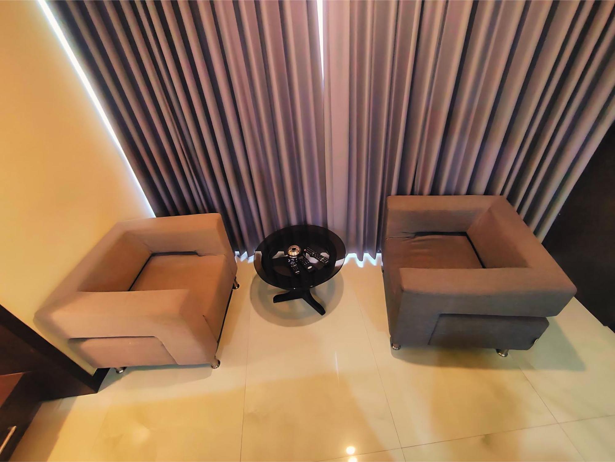 Hotel Papilio Malda Экстерьер фото